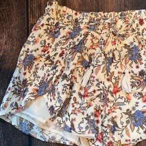 American Eagle Floral Print Women Shorts